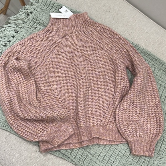 All in Favor Women's Mockneck Pink Puff Sleeve Sweater Size S - Picture 4 of 7